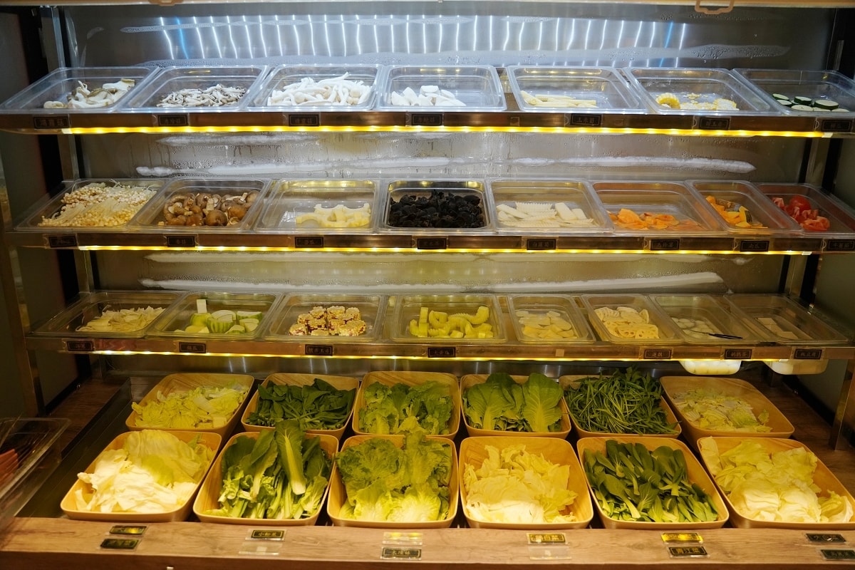 【尚禾鍋物】龍潭火鍋吃到飽領導品牌 豪華舒適用餐環境+豐富自助吧 手機點餐機器人自動送餐