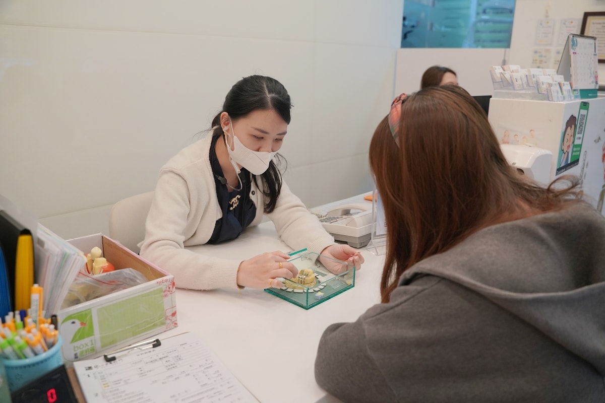 【桃園用心牙醫診所】桃園市政府牙醫診所推薦 導航植牙/全口重建/全瓷牙冠專業 假牙諮詢心得