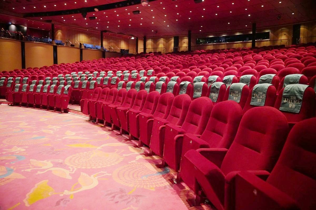 【麗星郵輪探索星號星座劇院】百老匯級現場大型表演 孔雀設計靈感華麗劇院 精彩歌舞秀不看可惜