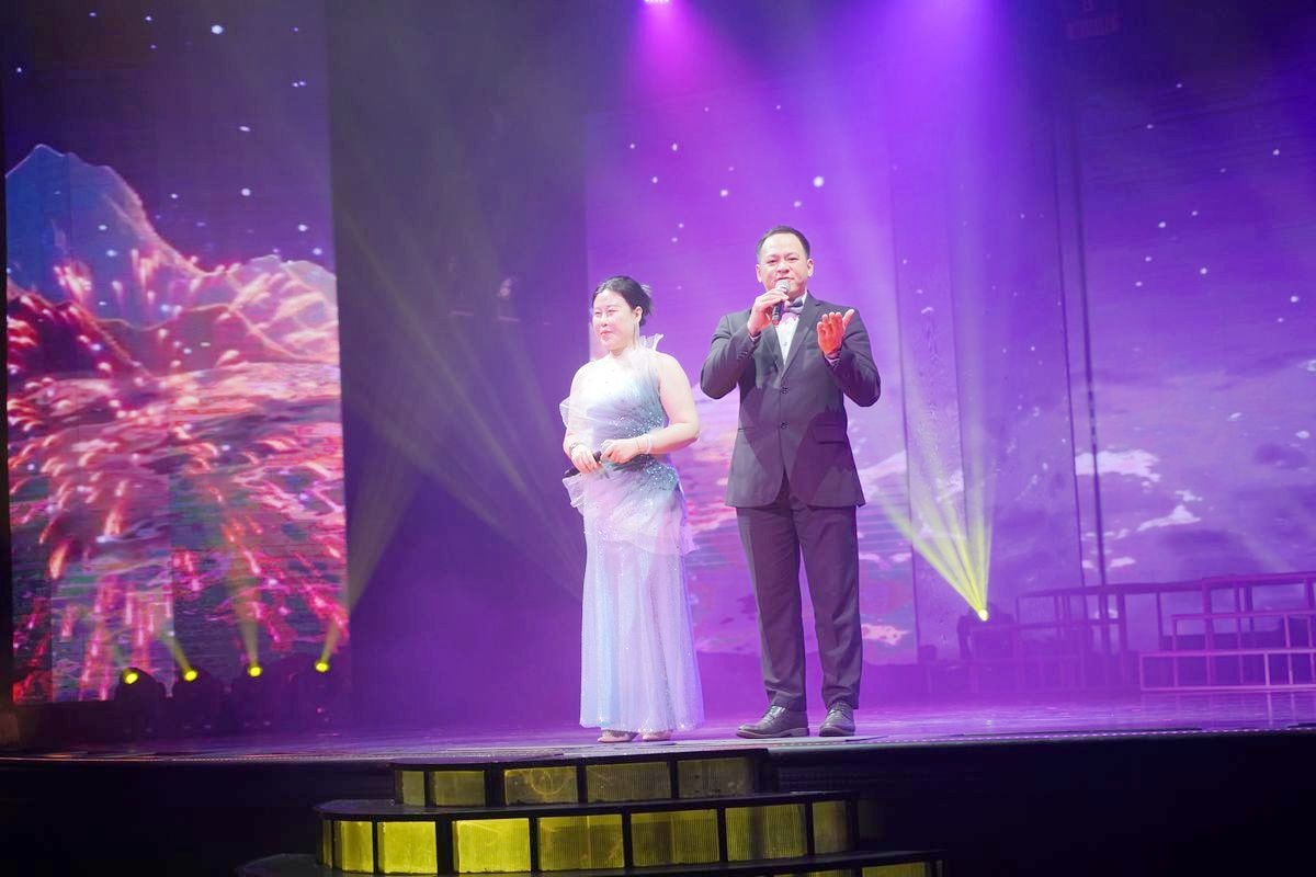 【麗星郵輪探索星號星座劇院】百老匯級現場大型表演 孔雀設計靈感華麗劇院 精彩歌舞秀不看可惜