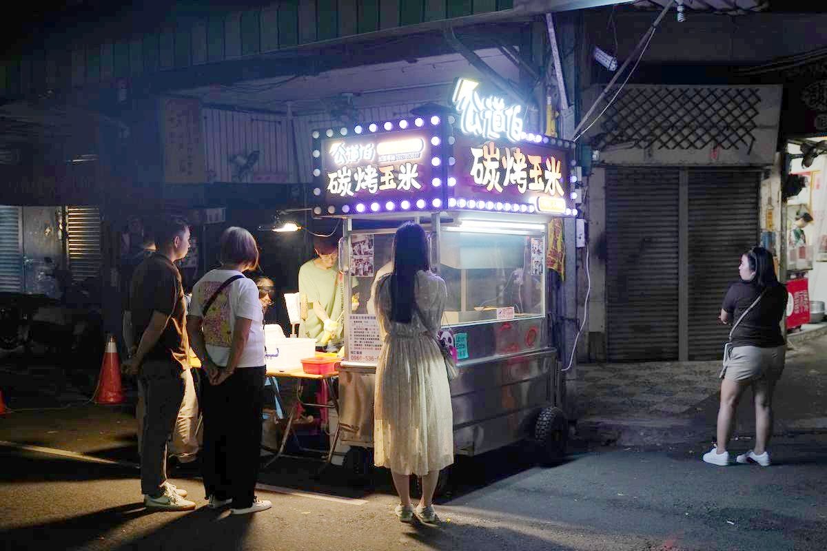 【公道伯碳烤玉米(原南門碳烤玉米)】桃園南門市場超人氣深夜攤車 豬油爆香+密傳二代獨門醬汁