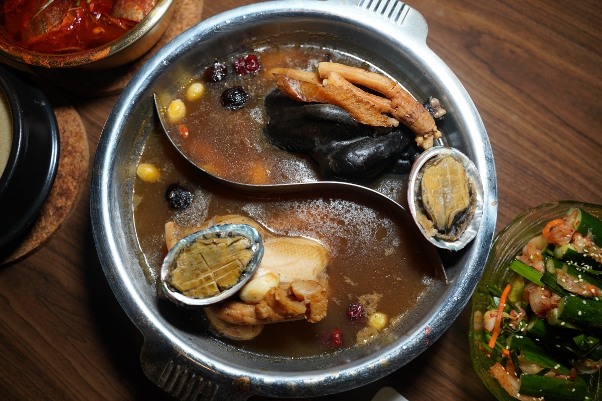 【韓濟蔘雞湯專門店】韓國傳統料理烏骨鮑魚蔘雞湯 獨特韓式漢方料理 台北條通韓式料理餐廳推薦