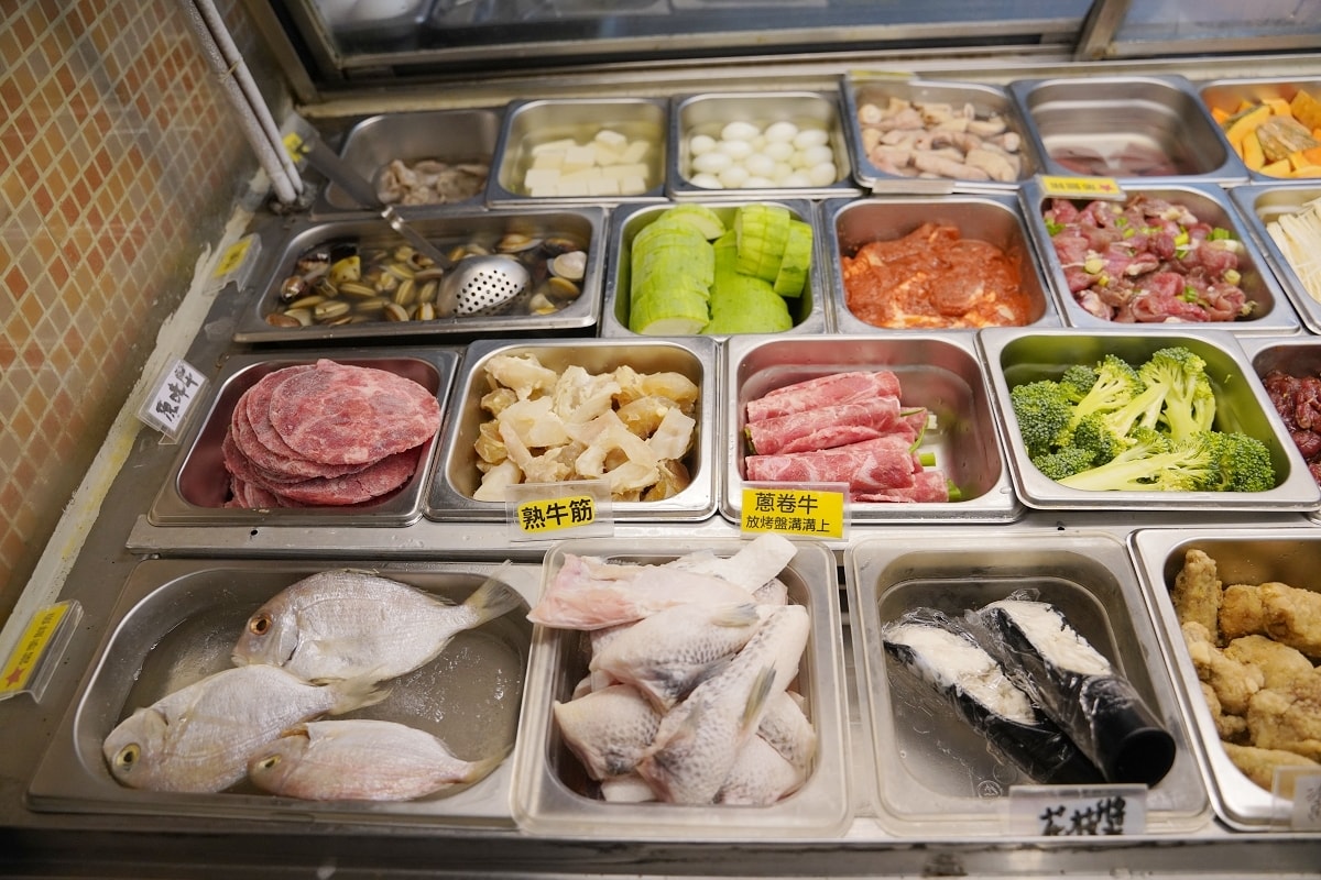 【想肉了自助式火鍋燒肉吃到飽】台北信義區CP值最高火烤兩吃餐廳 500元內豐富自助吧吃到飽 - 第13張圖 【想肉了自助式火鍋燒肉吃到飽】台北信義區CP值最高火烤兩吃餐廳 500元內豐富自助吧吃到飽