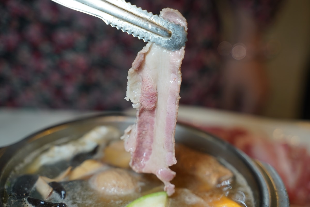 【想肉了自助式火鍋燒肉吃到飽】台北信義區CP值最高火烤兩吃餐廳 500元內豐富自助吧吃到飽 - 第38張圖 【想肉了自助式火鍋燒肉吃到飽】台北信義區CP值最高火烤兩吃餐廳 500元內豐富自助吧吃到飽