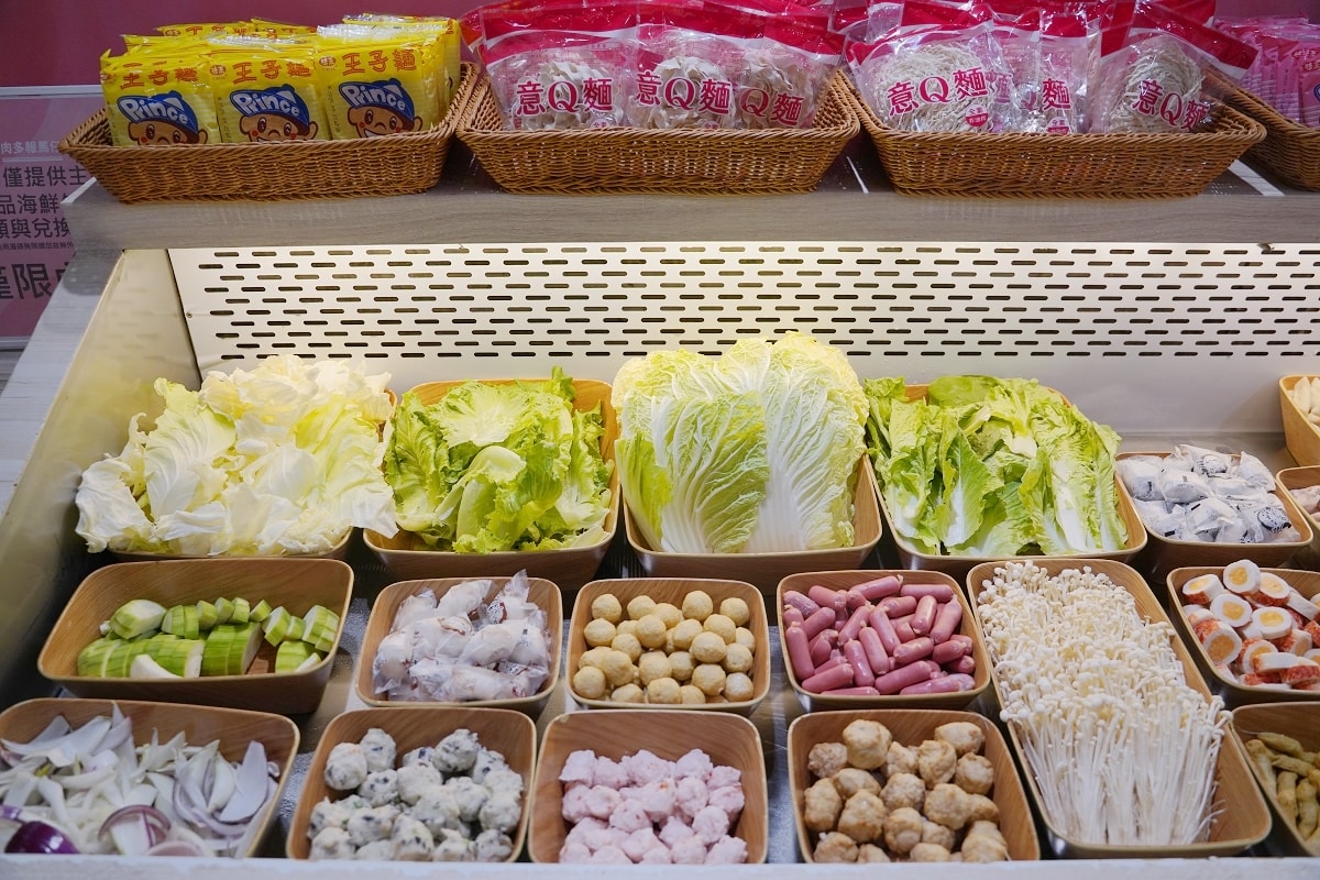 【內壢火鍋吃到飽餐廳推薦】268元起70種火鍋料飲料冰品自助吧吃到飽 肉多多火鍋內壢忠孝店