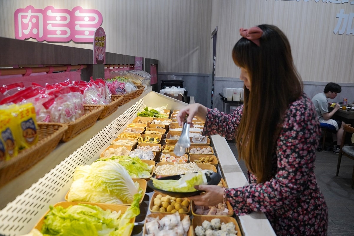 【內壢火鍋吃到飽餐廳推薦】268元起70種火鍋料飲料冰品自助吧吃到飽 肉多多火鍋內壢忠孝店