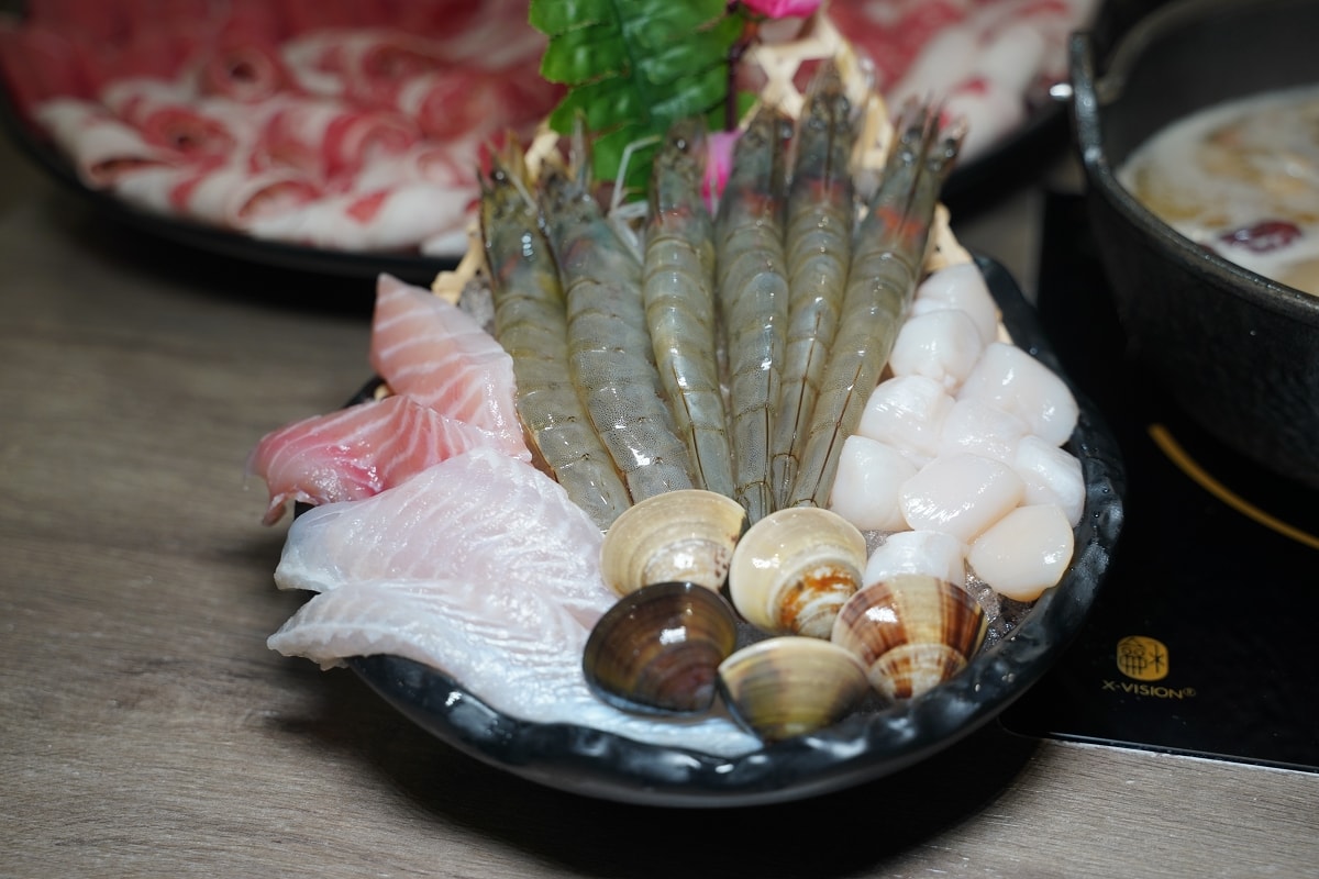 【內壢火鍋吃到飽餐廳推薦】268元起70種火鍋料飲料冰品自助吧吃到飽 肉多多火鍋內壢忠孝店