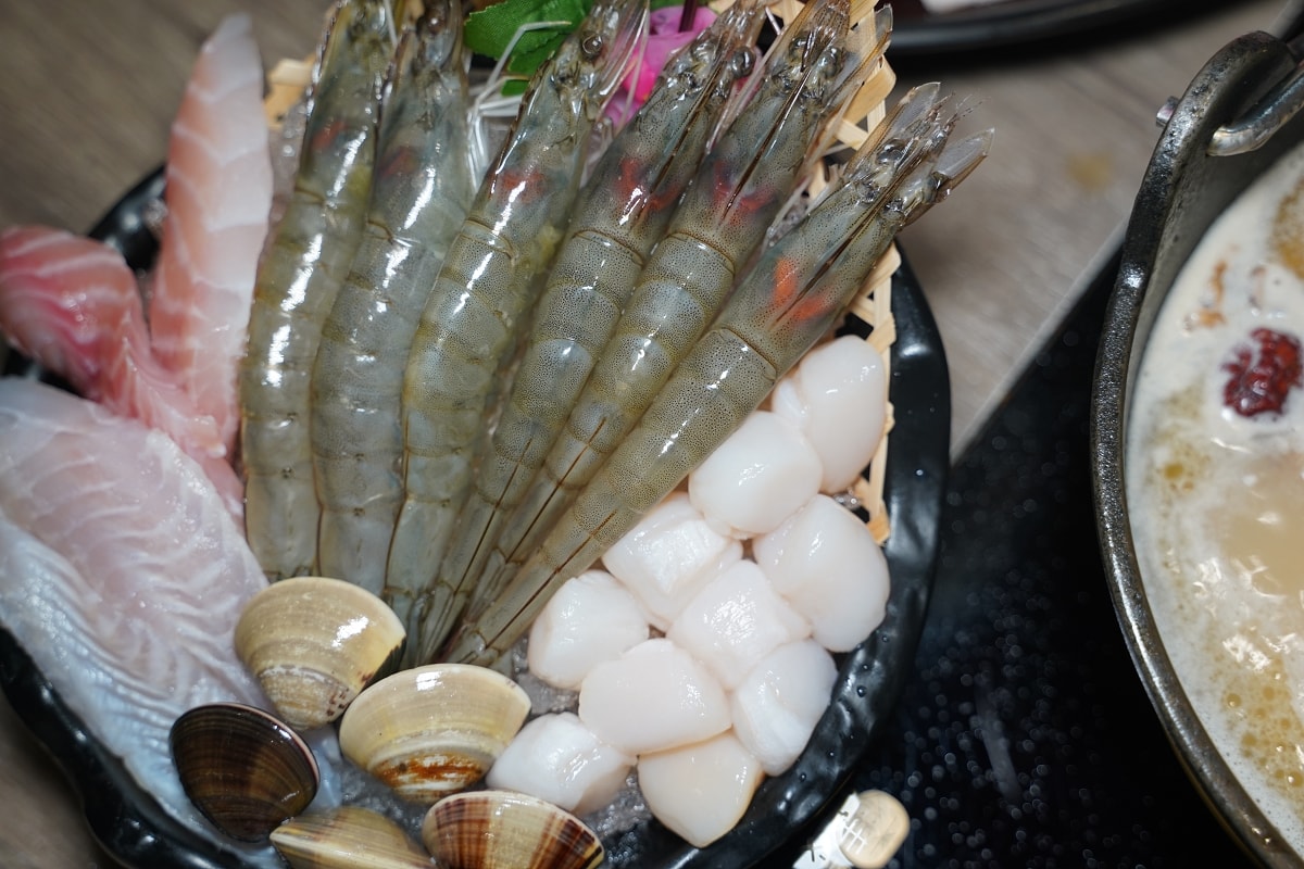 【內壢火鍋吃到飽餐廳推薦】268元起70種火鍋料飲料冰品自助吧吃到飽 肉多多火鍋內壢忠孝店
