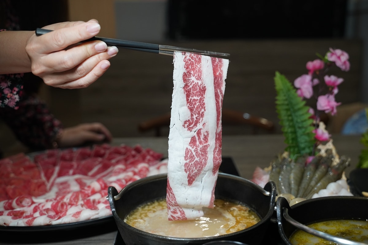 【內壢火鍋吃到飽餐廳推薦】268元起70種火鍋料飲料冰品自助吧吃到飽 肉多多火鍋內壢忠孝店