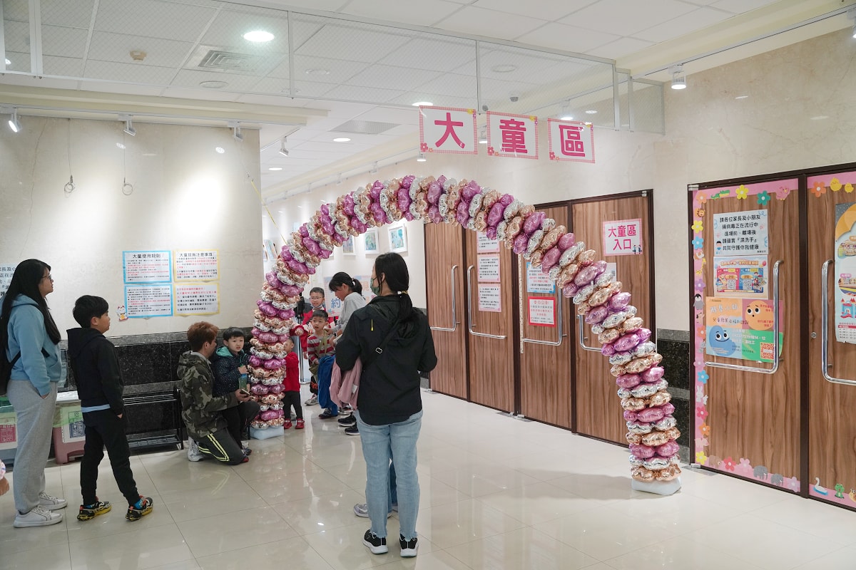 【基隆室內兒童遊戲區推薦】基隆七堵無料兒童樂園 室內地下停車場好停車 基隆市七堵室內兒童樂園