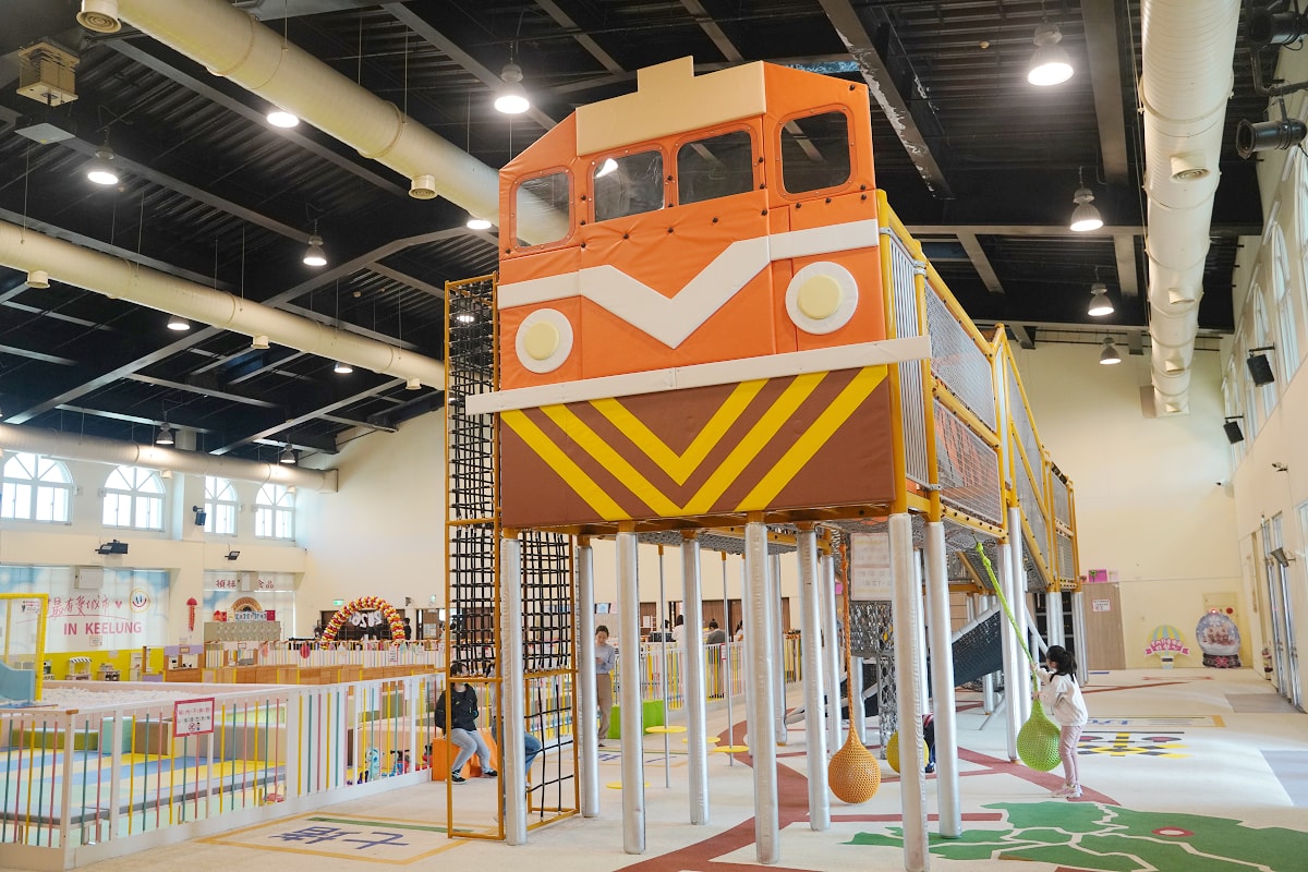 【基隆室內兒童遊戲區推薦】基隆七堵無料兒童樂園 室內地下停車場好停車 基隆市七堵室內兒童樂園
