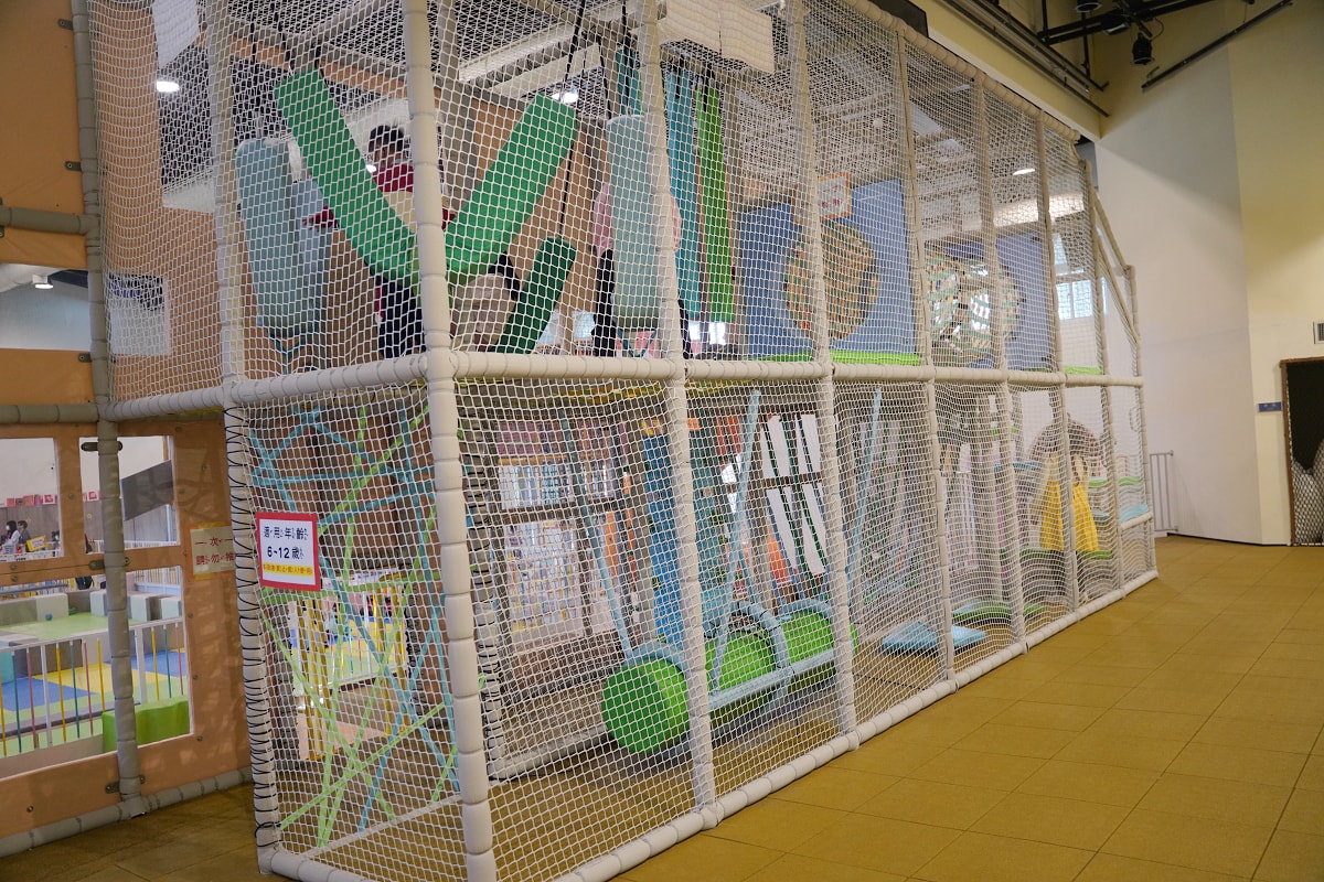 【基隆室內兒童遊戲區推薦】基隆七堵無料兒童樂園 室內地下停車場好停車 基隆市七堵室內兒童樂園