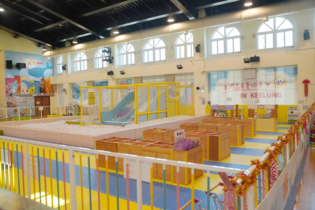 【基隆室內兒童遊戲區推薦】基隆七堵無料兒童樂園 室內地下停車場好停車 基隆市七堵室內兒童樂園