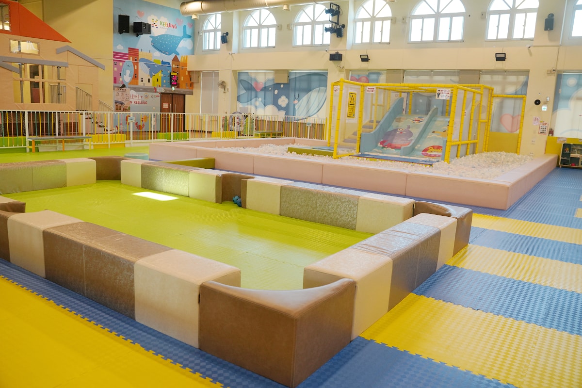 【基隆室內兒童遊戲區推薦】基隆七堵無料兒童樂園 室內地下停車場好停車 基隆市七堵室內兒童樂園