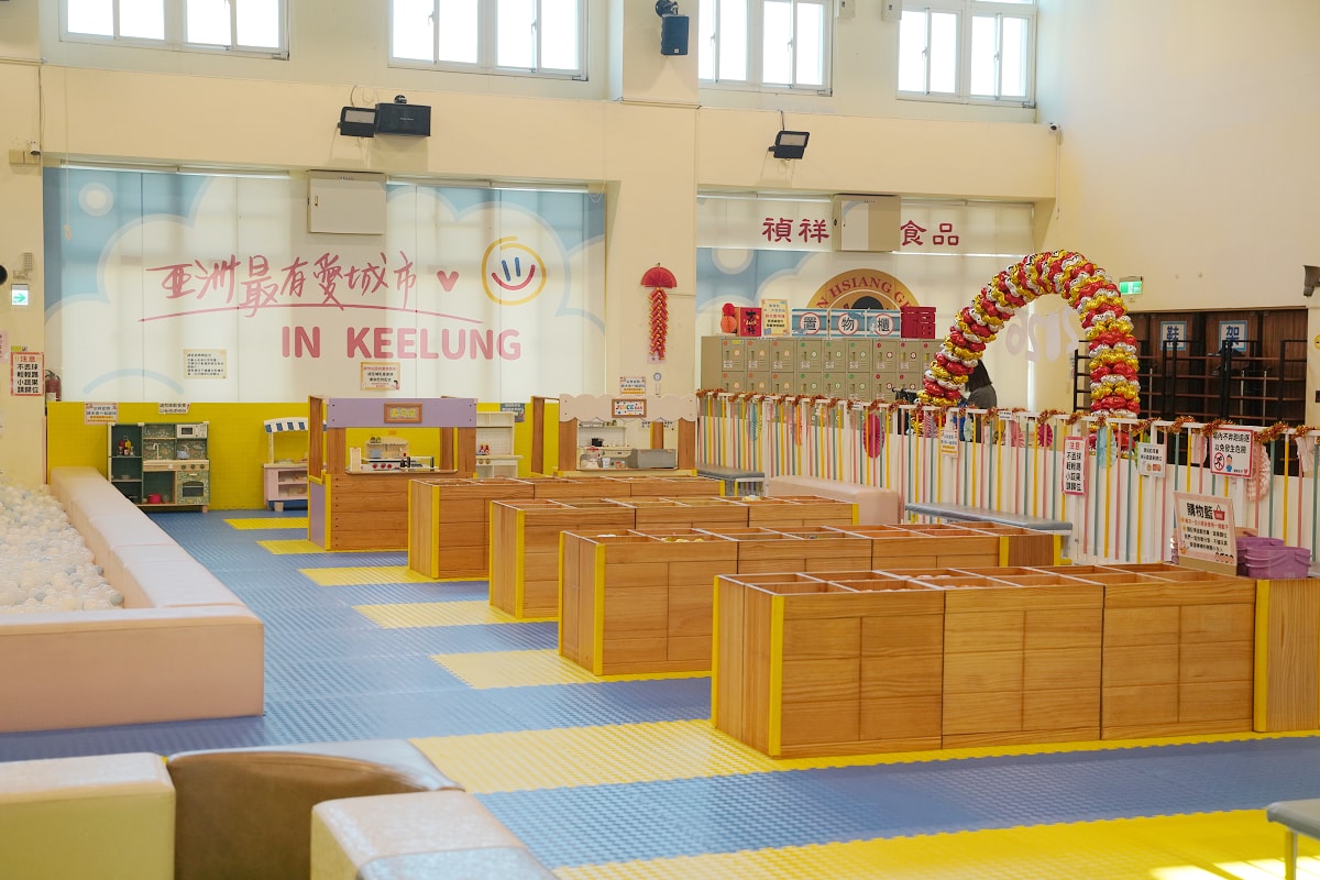 【基隆室內兒童遊戲區推薦】基隆七堵無料兒童樂園 室內地下停車場好停車 基隆市七堵室內兒童樂園