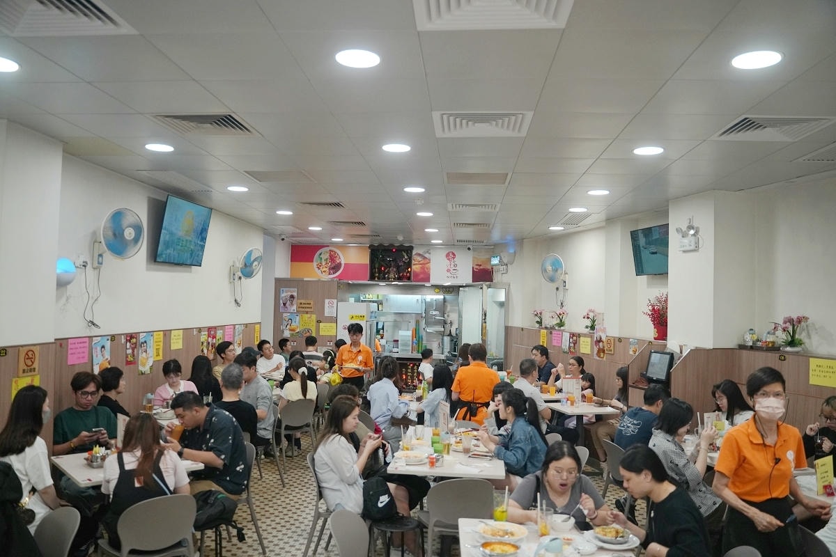 【喜蓮咖啡泉悅店】開業於1988年 澳門氹仔在地人美食口袋名單 美味主打炸雲吞/咖哩牛腩