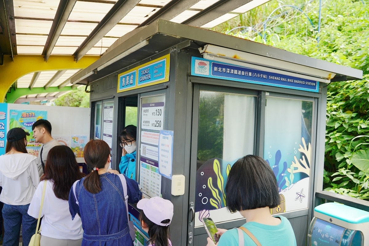 【深澳鐵道自行車】1.3公里臺灣最美海岸深澳支線 海洋礦坑風格彩繪牆+絕美七彩投影燈光隧道 - 第14張圖 【深澳鐵道自行車】1.3公里臺灣最美海岸深澳支線 海洋礦坑風格彩繪牆+絕美七彩投影燈光隧道