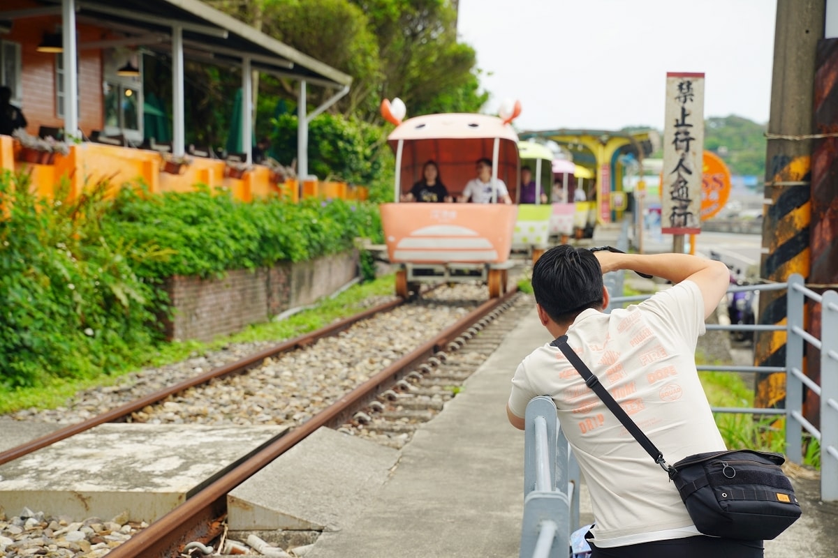 【深澳鐵道自行車】1.3公里臺灣最美海岸深澳支線 海洋礦坑風格彩繪牆+絕美七彩投影燈光隧道 - 第15張圖 【深澳鐵道自行車】1.3公里臺灣最美海岸深澳支線 海洋礦坑風格彩繪牆+絕美七彩投影燈光隧道