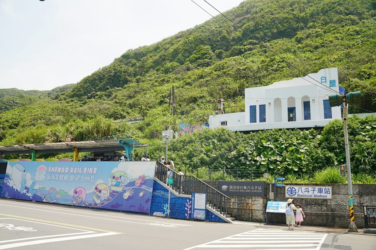 【八斗子車站白屋】深澳鐵道自行車八斗子站正上方 地中海藍白浪漫用餐環境 美味餐點精緻下午茶