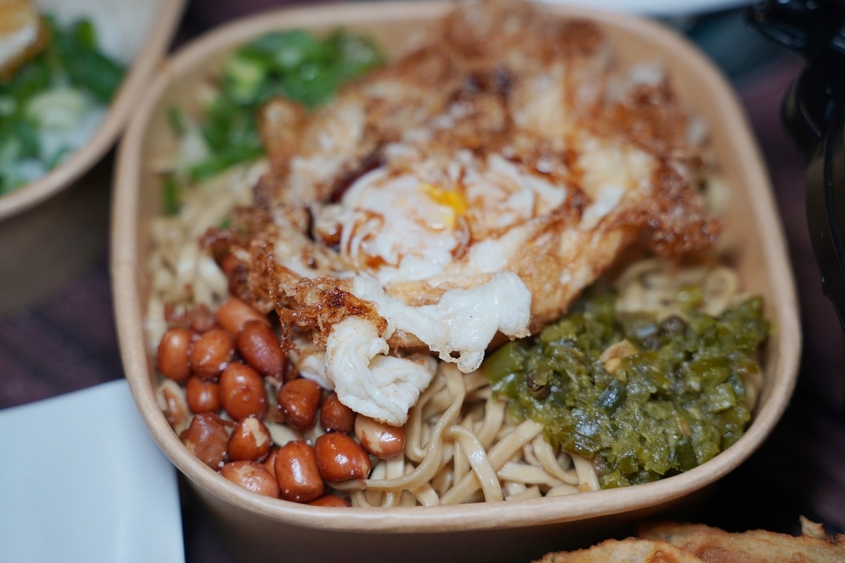 【麵東北】林口東北之家酸菜白肉鍋最新力作 美味必點韭菜花雙醬炸蛋滷肉飯/青麻椒鹹粥/驢打滾