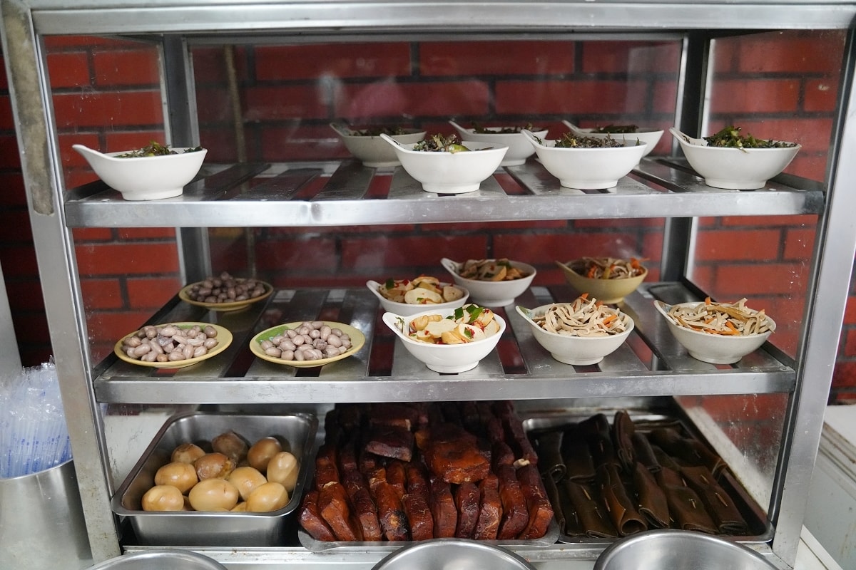 【糊塗麵】師大溫州街美食推薦 原子少年夏浦洋麵店 古早味手擀寬麵+美味湯頭 香辣麻紅油炒手 - 第3張圖 【糊塗麵】師大溫州街美食推薦 原子少年夏浦洋麵店 古早味手擀寬麵+美味湯頭 香辣麻紅油炒手