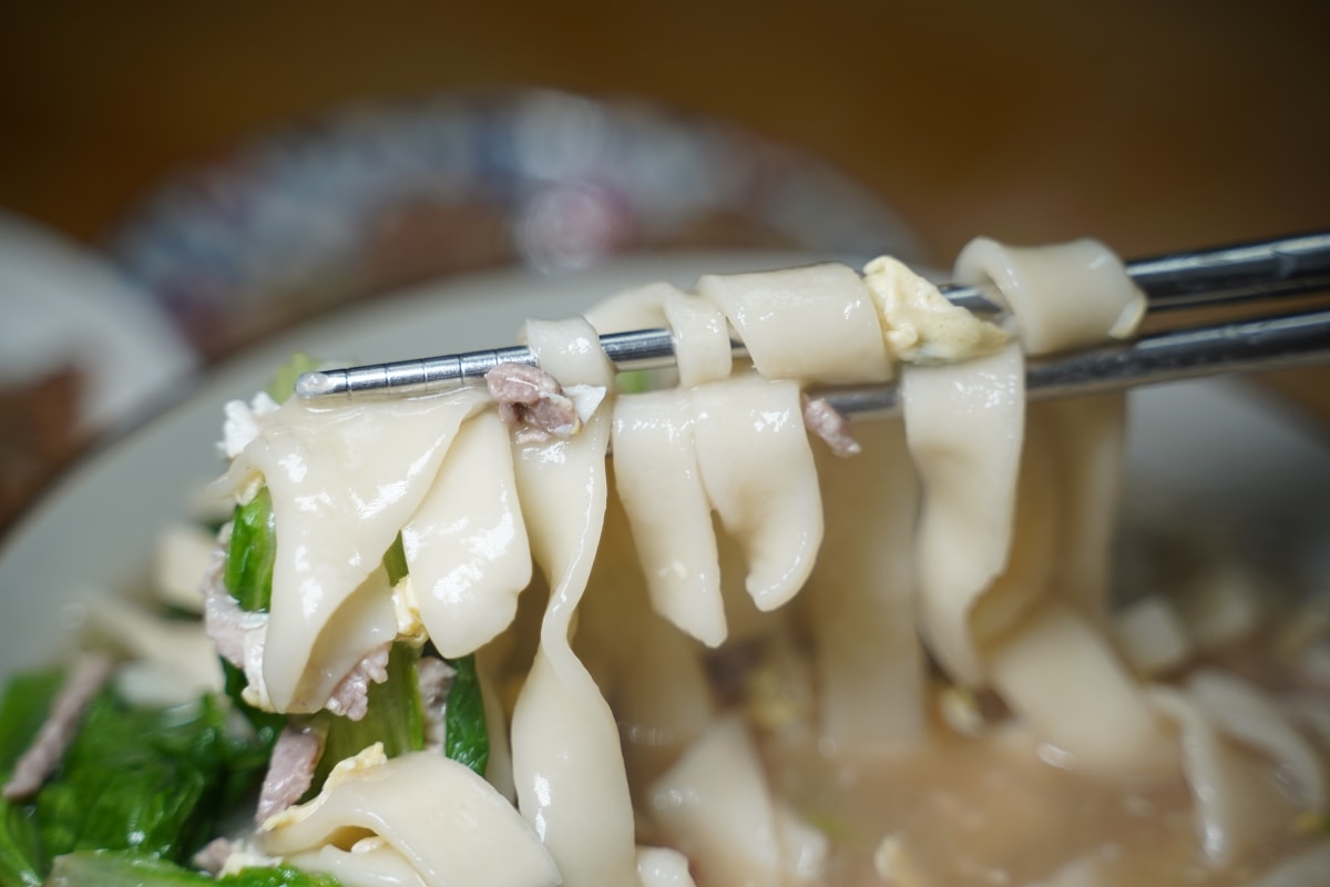 【糊塗麵】師大溫州街美食推薦 原子少年夏浦洋麵店 古早味手擀寬麵+美味湯頭 香辣麻紅油炒手 - 第9張圖 【糊塗麵】師大溫州街美食推薦 原子少年夏浦洋麵店 古早味手擀寬麵+美味湯頭 香辣麻紅油炒手