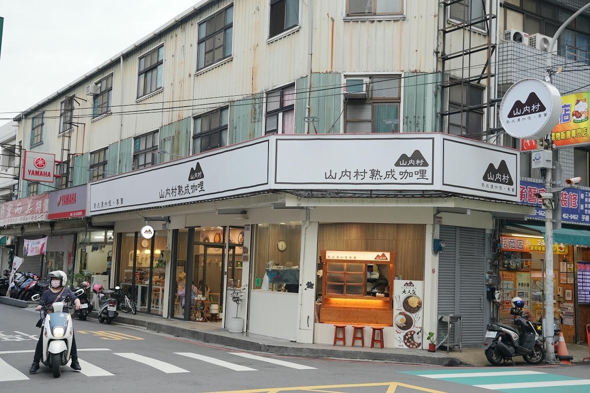 【山內村熟成咖哩內壢店】內壢平價咖哩飯推薦 美味自家調配熟成濃咖哩 麻婆豆腐咖哩香辣夠勁 - 第2張圖 【山內村熟成咖哩內壢店】內壢平價咖哩飯推薦 美味自家調配熟成濃咖哩 麻婆豆腐咖哩香辣夠勁