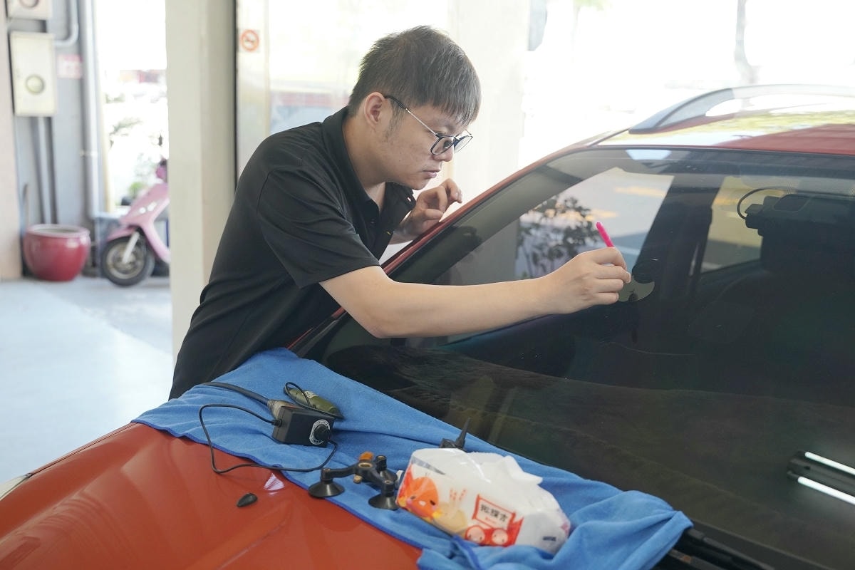 【桃園汽車玻璃修補推薦】宏昇汽車玻璃隔熱紙 桃園老字號汽車玻璃專家 專業擋風玻璃修補設備 - 第3張圖 【桃園汽車玻璃修補推薦】宏昇汽車玻璃隔熱紙 桃園老字號汽車玻璃專家 專業擋風玻璃修補設備