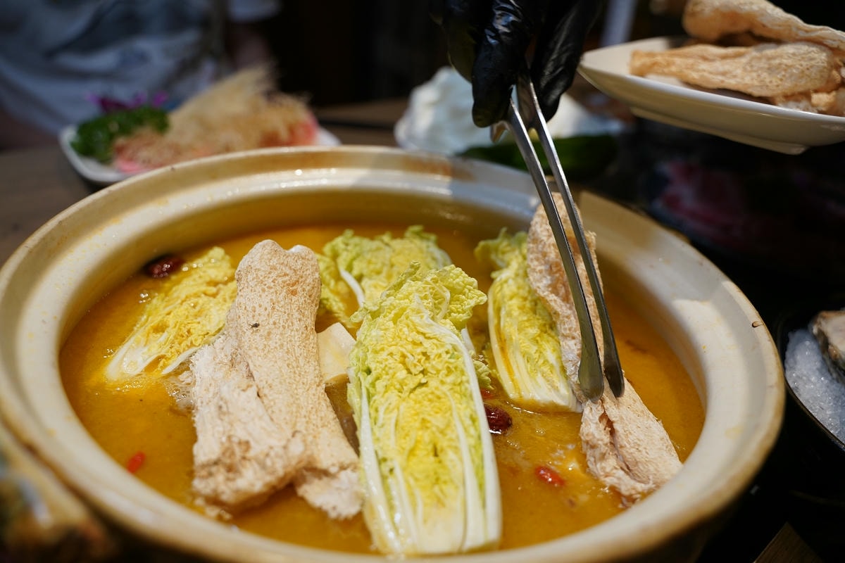 【星曜雞湯】台北中山區濃郁系雞湯火鍋 欣欣百貨內超人氣美食餐廳 商務聚餐包廂超人氣模特之夜