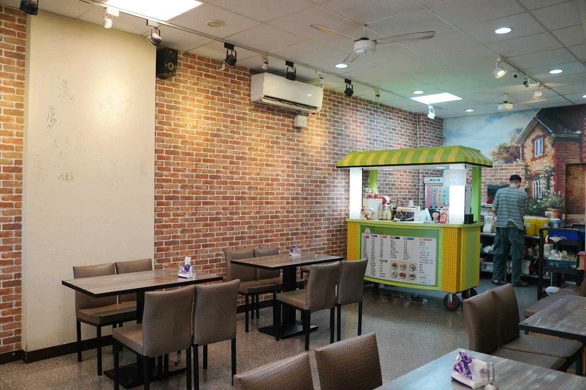 【早餐妹青埔高鐵店】桃園青埔平價早午餐好選擇 美味推薦總匯吐司/鐵板麵 Google評價高