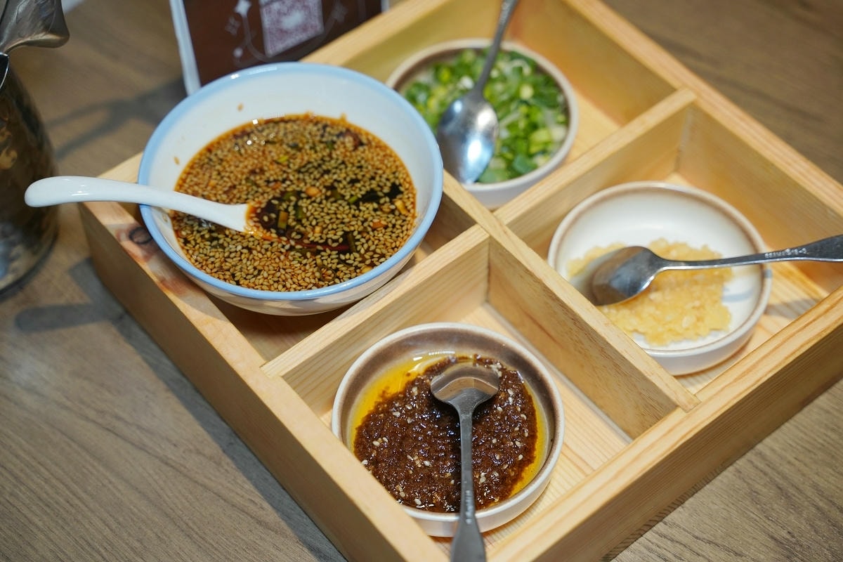 【星曜雞湯】台北中山區濃郁系雞湯火鍋 欣欣百貨內超人氣美食餐廳 商務聚餐包廂超人氣模特之夜