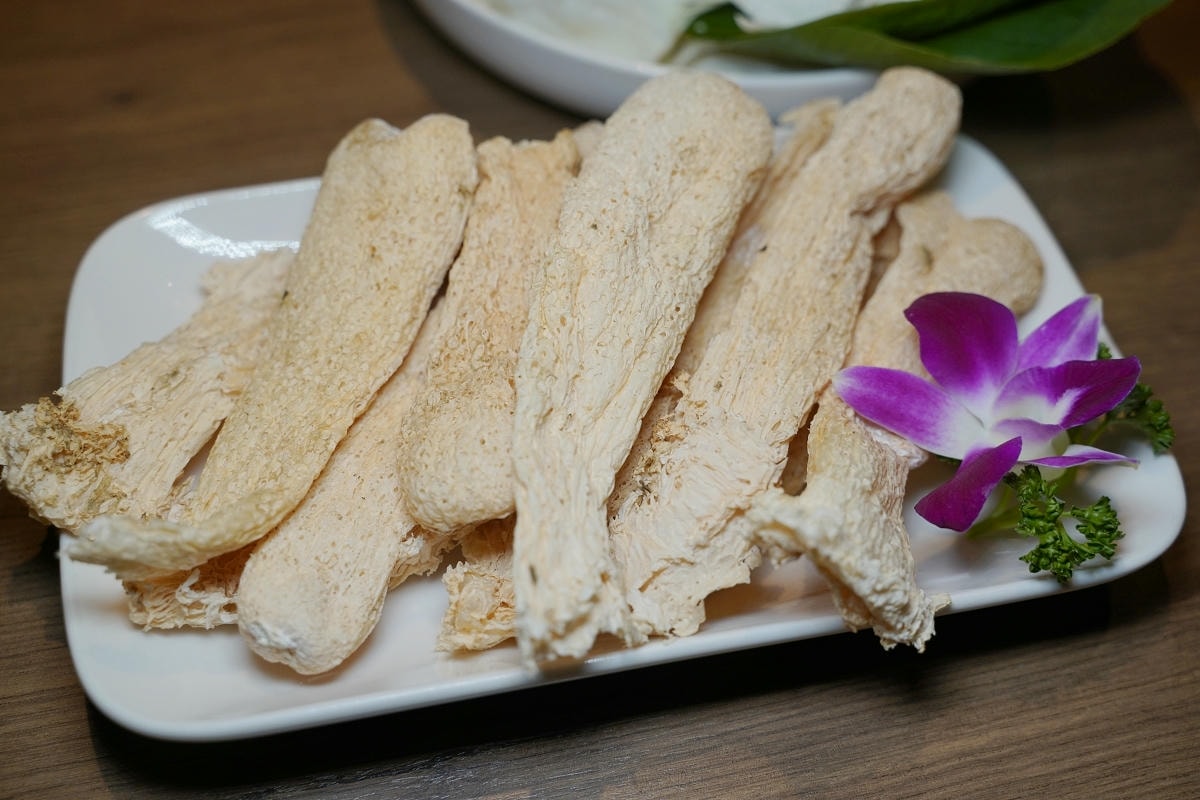 【星曜雞湯】台北中山區濃郁系雞湯火鍋 欣欣百貨內超人氣美食餐廳 商務聚餐包廂超人氣模特之夜