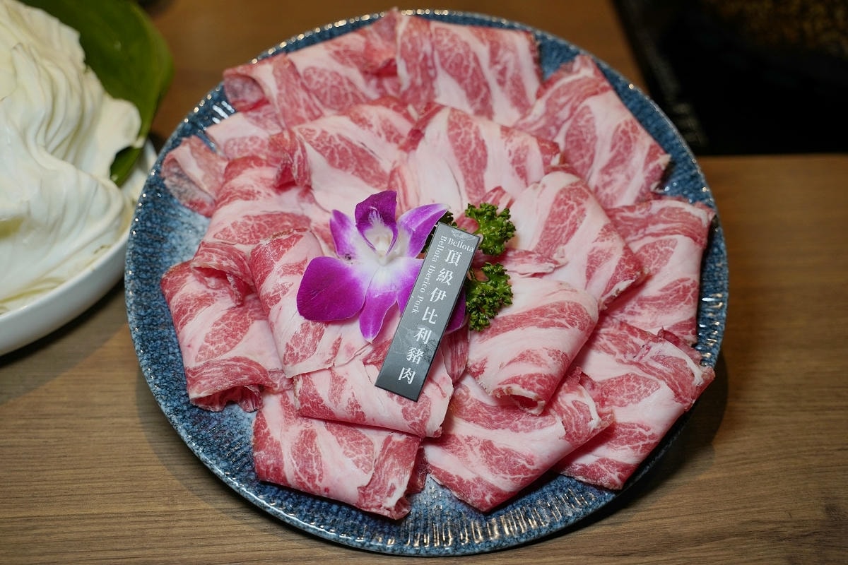 【星曜雞湯】台北中山區濃郁系雞湯火鍋 欣欣百貨內超人氣美食餐廳 商務聚餐包廂超人氣模特之夜