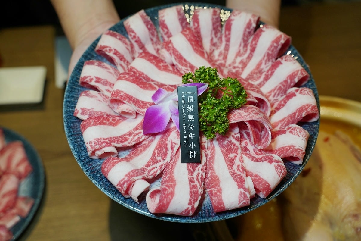 【星曜雞湯】台北中山區濃郁系雞湯火鍋 欣欣百貨內超人氣美食餐廳 商務聚餐包廂超人氣模特之夜