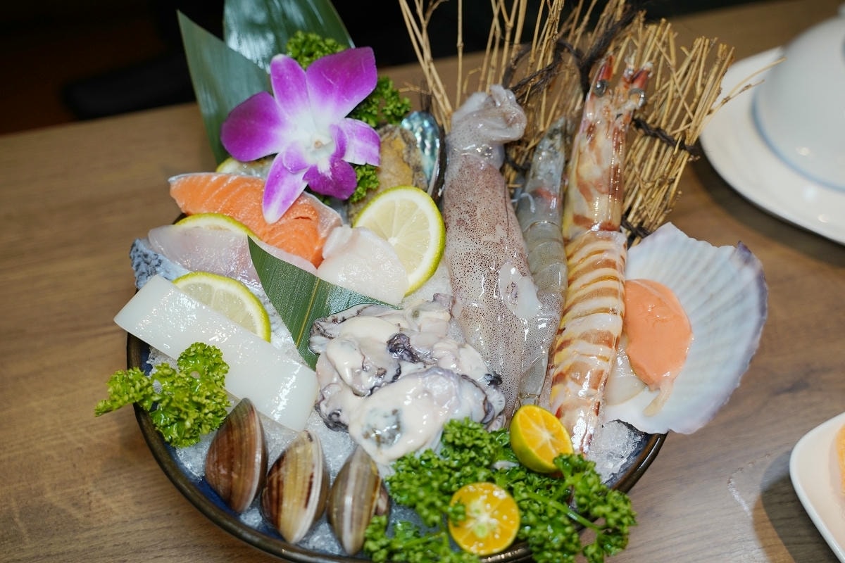 【星曜雞湯】台北中山區濃郁系雞湯火鍋 欣欣百貨內超人氣美食餐廳 商務聚餐包廂超人氣模特之夜