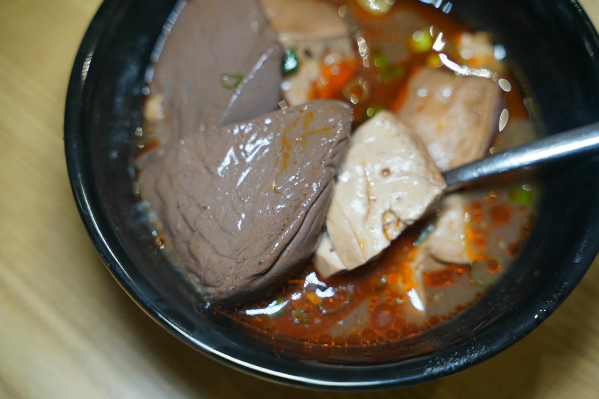 【麵老大 中正區美食】魂牽夢縈椒麻烏醋麵/紅燒肉蓋飯 必吃肉老大果凍鴨血 肉老大旗下全新品牌