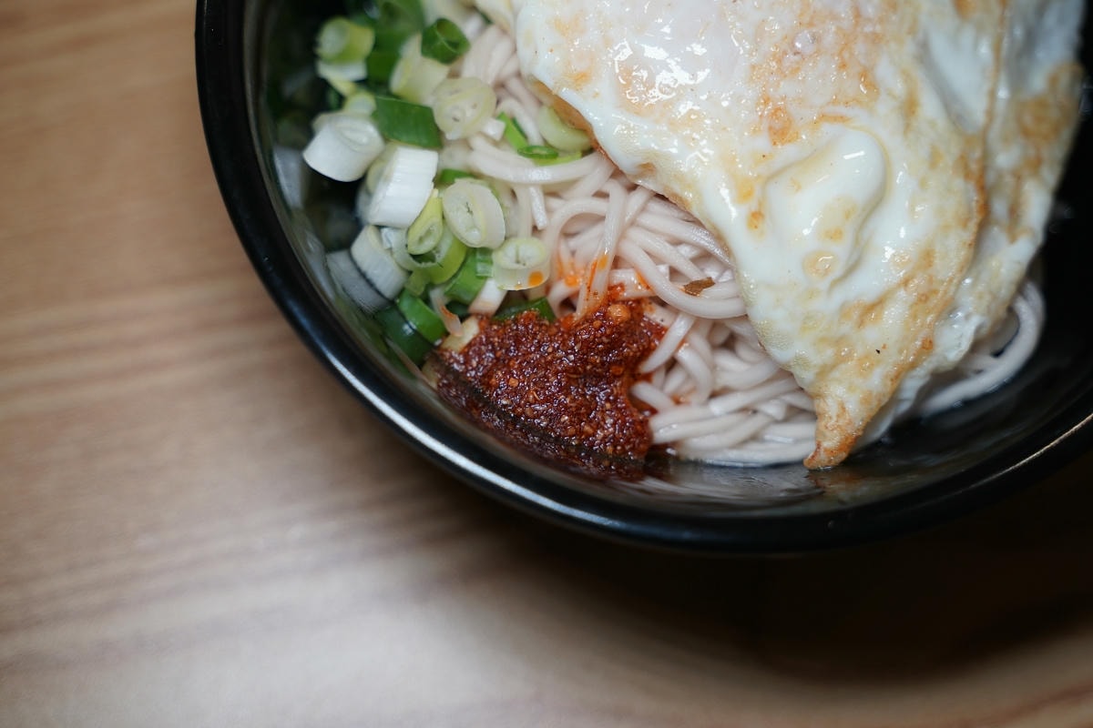【麵老大 中正區美食】魂牽夢縈椒麻烏醋麵/紅燒肉蓋飯 必吃肉老大果凍鴨血 肉老大旗下全新品牌