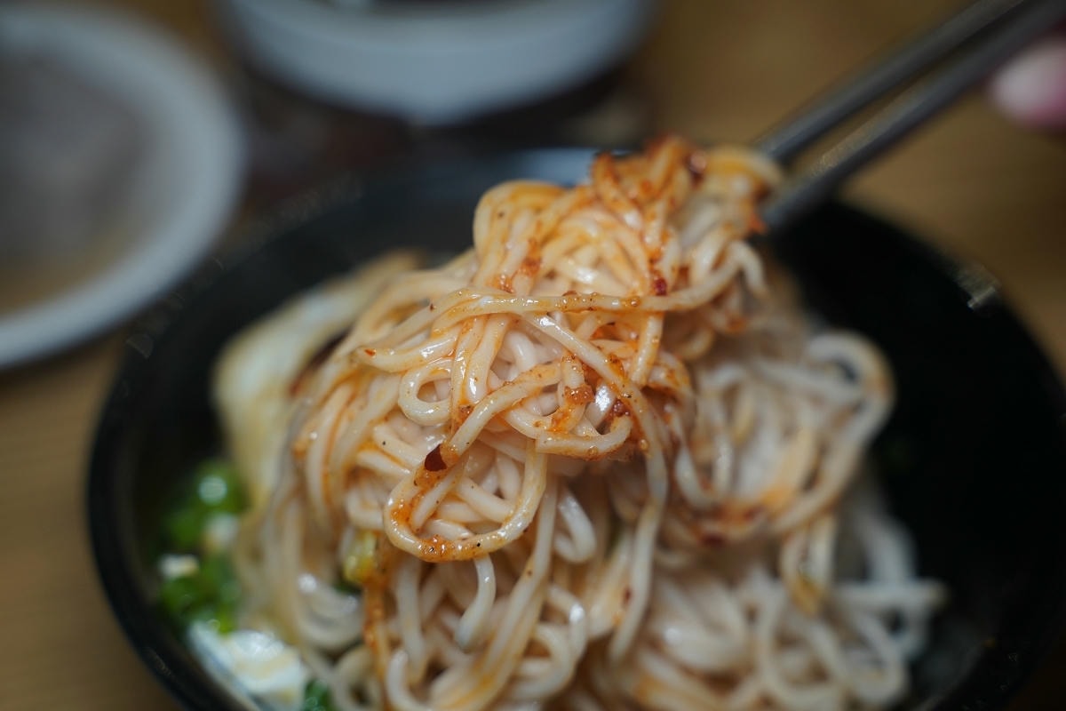 【麵老大 中正區美食】魂牽夢縈椒麻烏醋麵/紅燒肉蓋飯 必吃肉老大果凍鴨血 肉老大旗下全新品牌