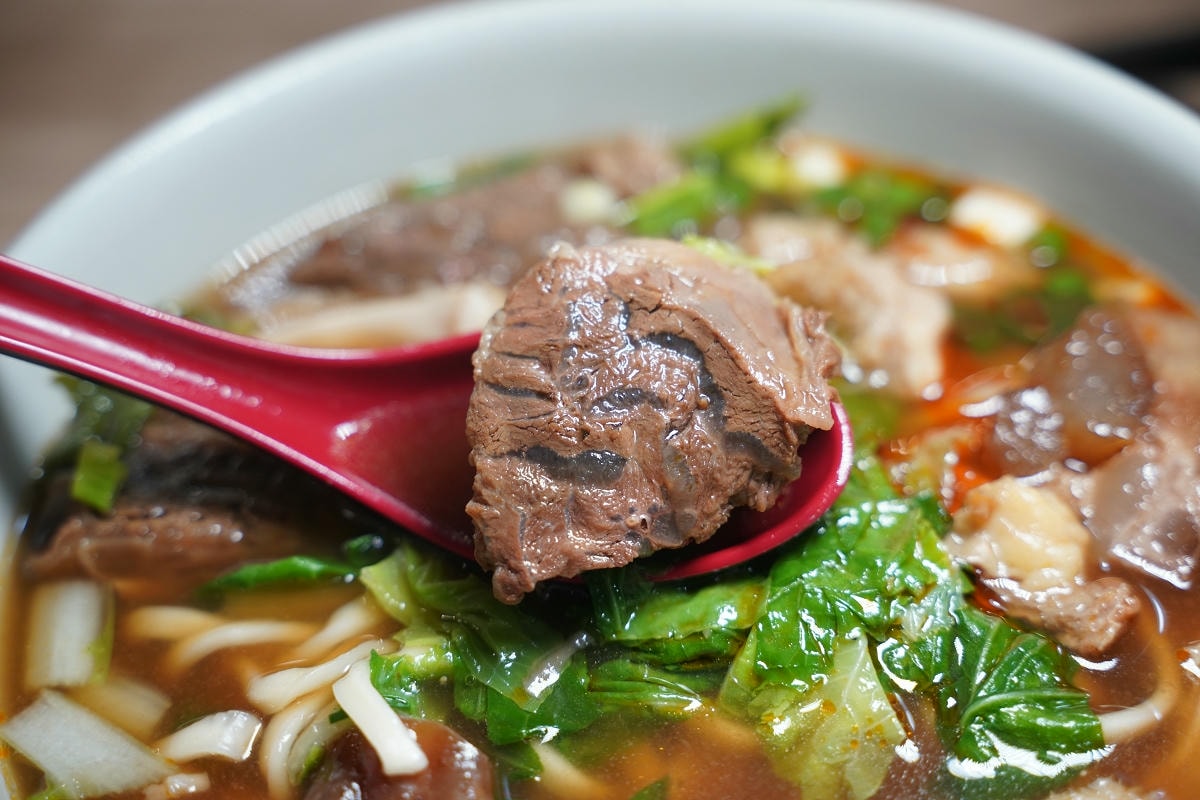【玖伍牛肉麵店忠孝店】台北必吃牛肉麵 1998年開業牛肉麵老饕口袋名單 美味必點招牌三合一