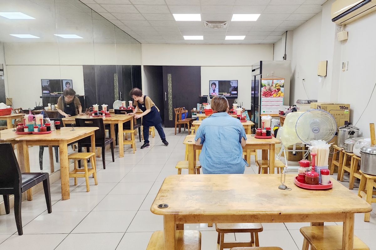 【內壢興隆麵店】內壢興農路美味平價小吃 餛飩麵/乾意麵/豬皮小菜好吃必點 內壢在地傳統麵店