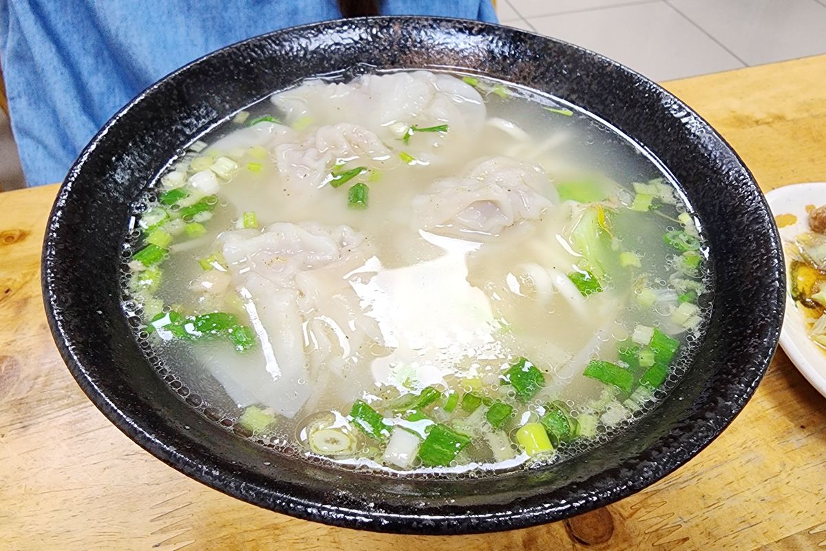 【內壢興隆麵店】內壢興農路美味平價小吃 餛飩麵/乾意麵/豬皮小菜好吃必點 內壢在地傳統麵店
