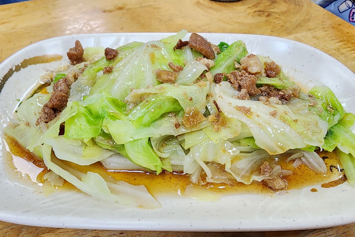 【內壢興隆麵店】內壢興農路美味平價小吃 餛飩麵/乾意麵/豬皮小菜好吃必點 內壢在地傳統麵店