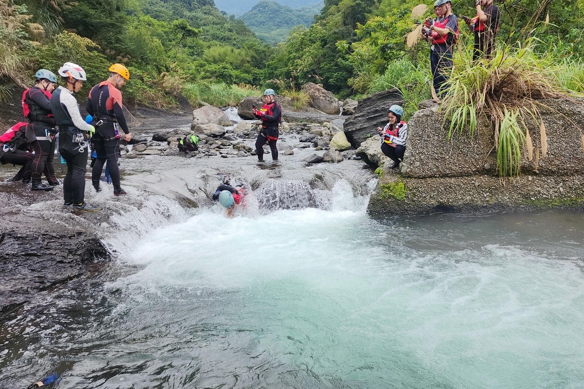 【2025年探索北橫夏季活動】小烏來溯溪趣 深潭跳水超酷滑水道 活動期間抽好宿得大獎