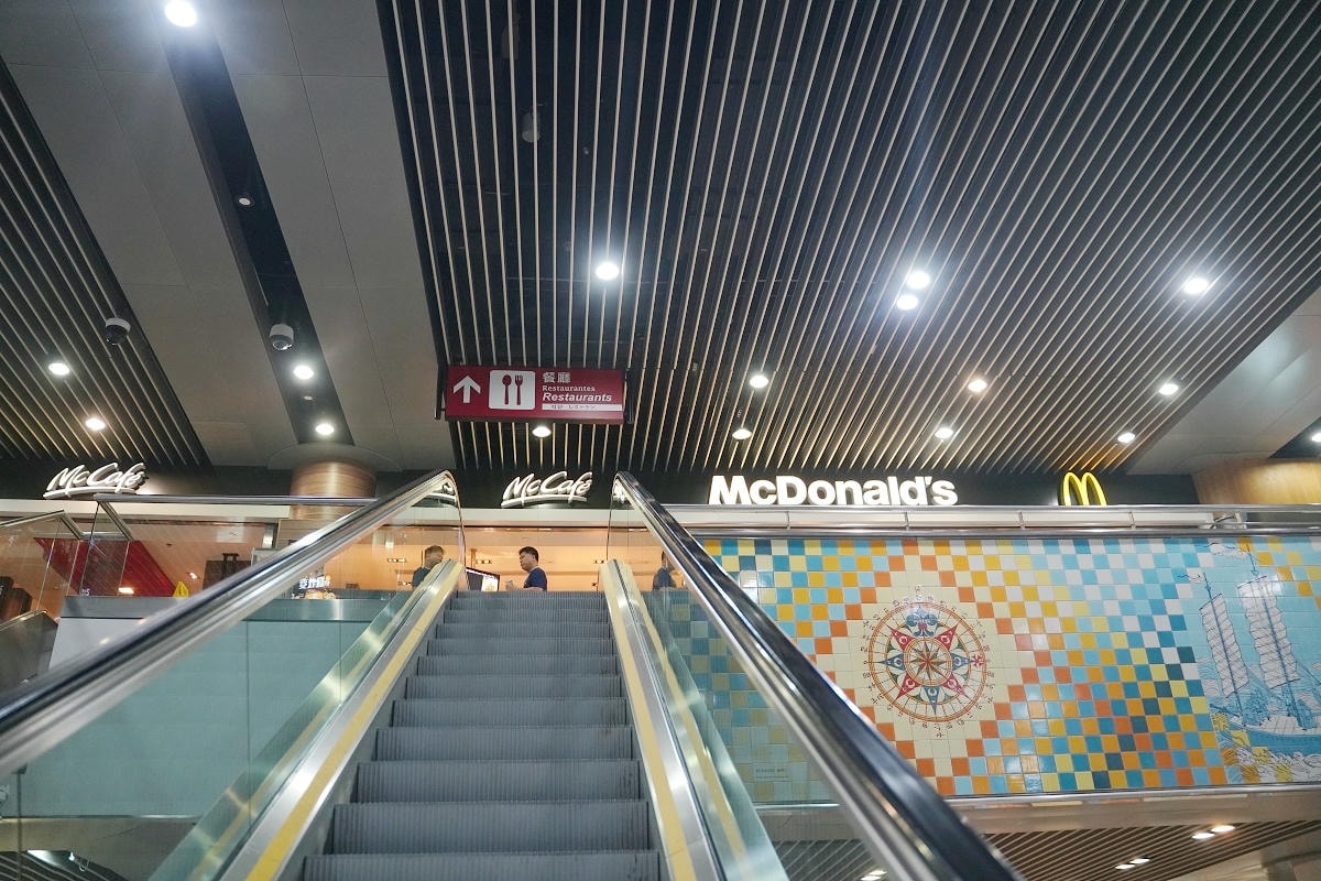 【澳門國際機場飛臺灣桃園國際機場】澳門國際機場環境店家餐廳介紹 澳門名產伴手禮蛋塔泡泡瑪特