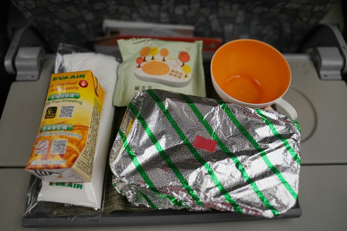 【澳門國際機場飛臺灣桃園國際機場】澳門國際機場環境店家餐廳介紹 澳門名產伴手禮蛋塔泡泡瑪特