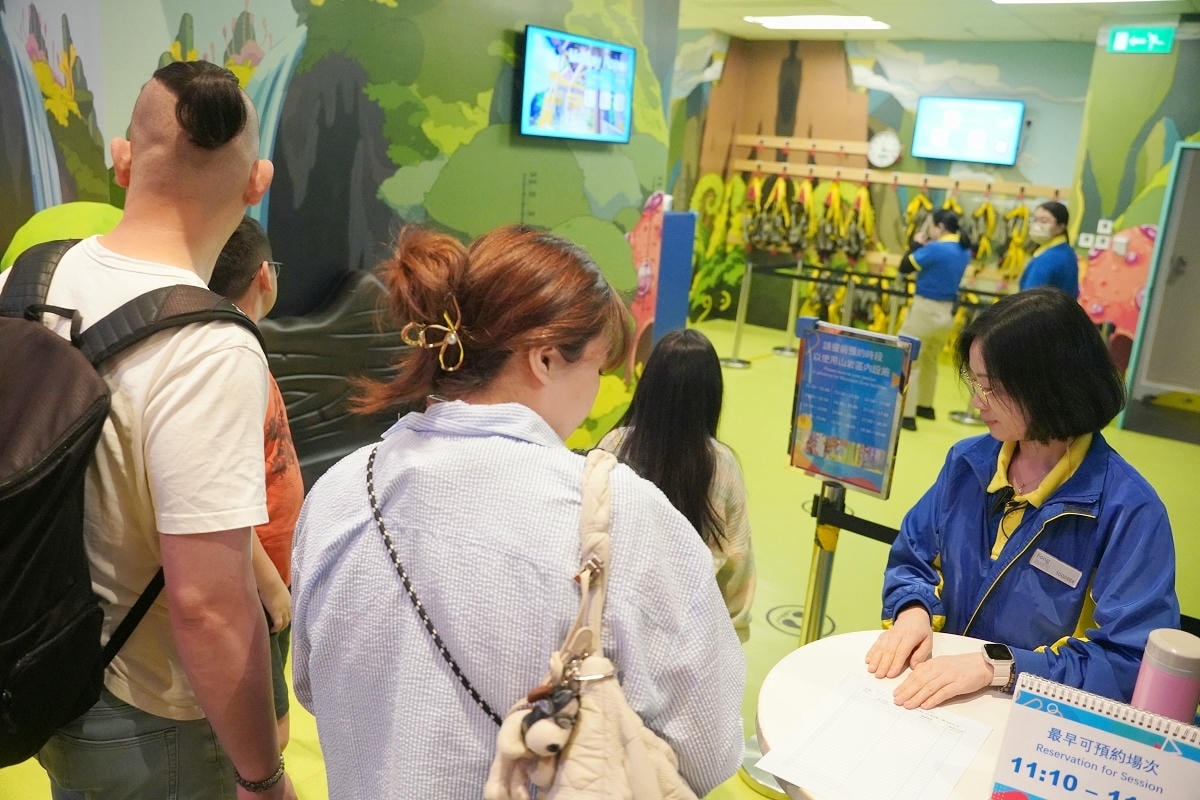 【新濠影滙滿紛樂園】FUN享全澳最獨特室內遊樂場 澳門親子好去處 山岩主題猴子繩堡考驗身手