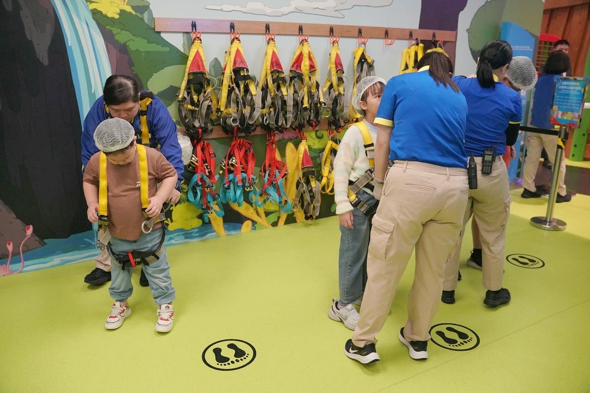 【新濠影滙滿紛樂園】FUN享全澳最獨特室內遊樂場 澳門親子好去處 山岩主題猴子繩堡考驗身手