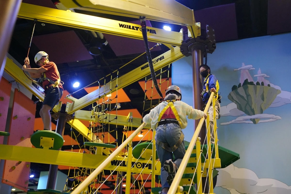 【新濠影滙滿紛樂園】FUN享全澳最獨特室內遊樂場 澳門親子好去處 山岩主題猴子繩堡考驗身手