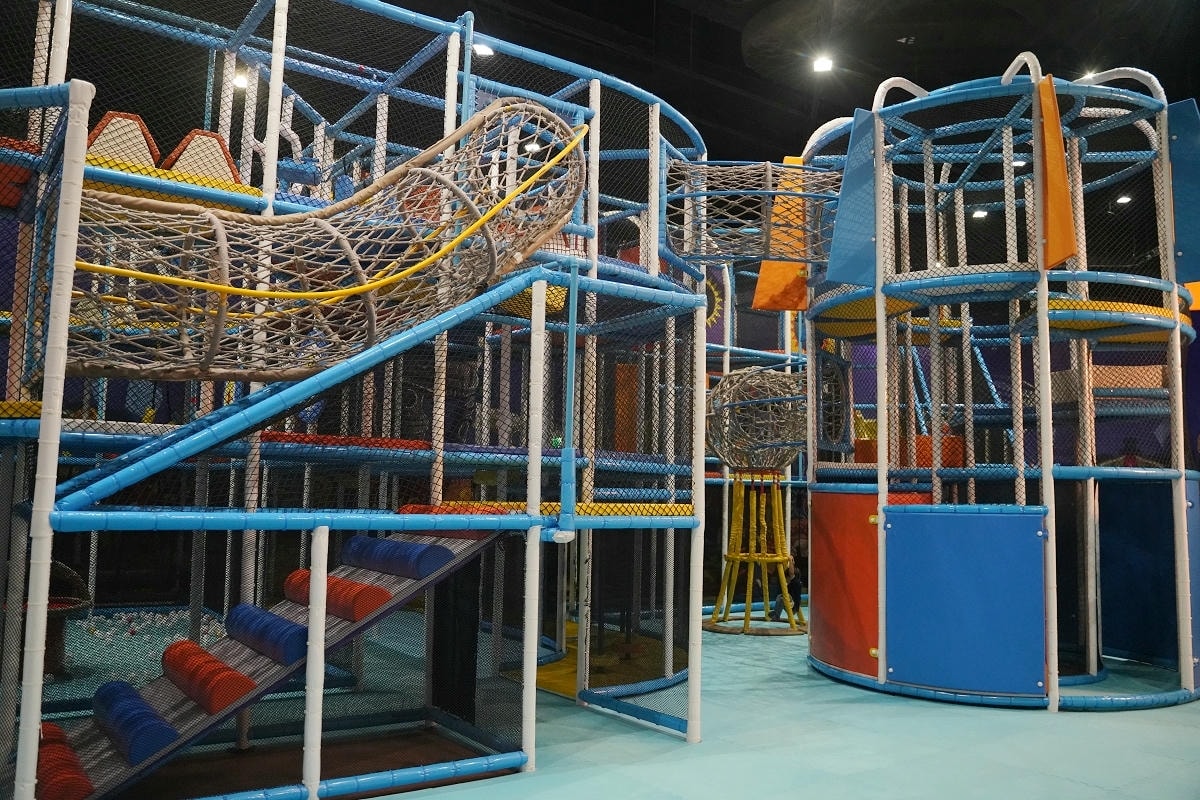 【新濠影滙滿紛樂園】FUN享全澳最獨特室內遊樂場 澳門親子好去處 山岩主題猴子繩堡考驗身手