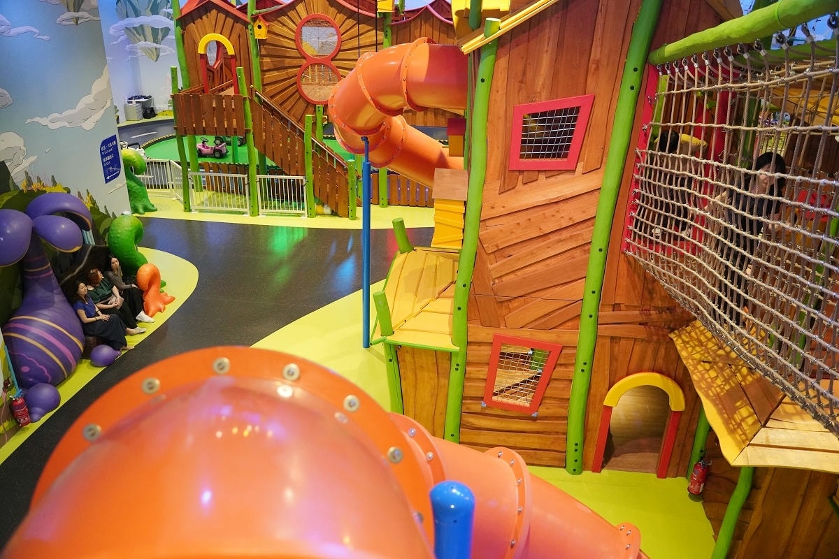 【新濠影滙滿紛樂園】FUN享全澳最獨特室內遊樂場 澳門親子好去處 山岩主題猴子繩堡考驗身手
